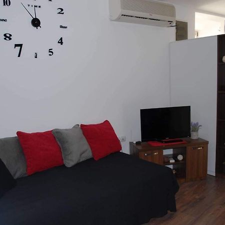 Stan Na Dan - Apartman Djordjevic Враня Екстериор снимка