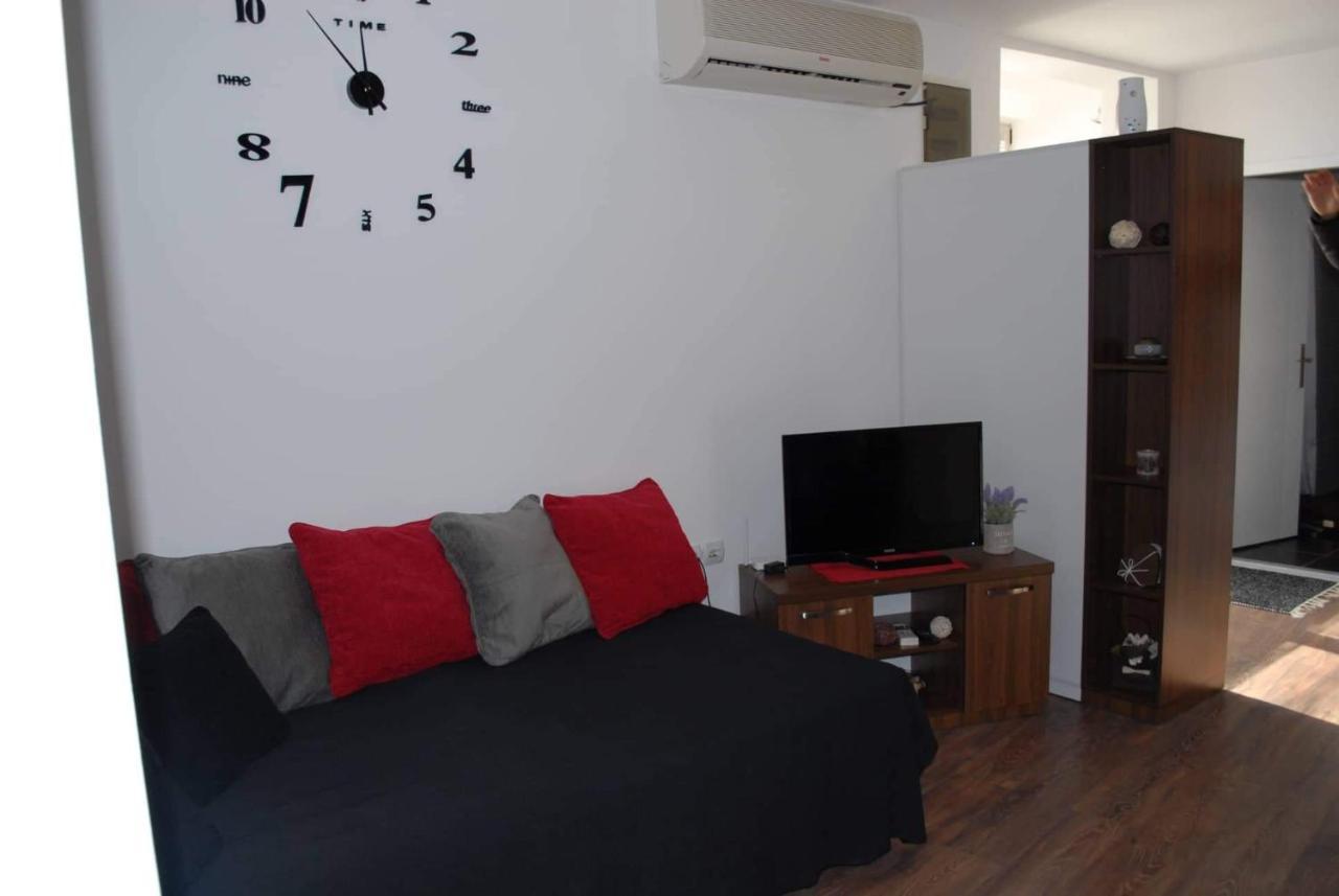 Stan Na Dan - Apartman Djordjevic Враня Екстериор снимка