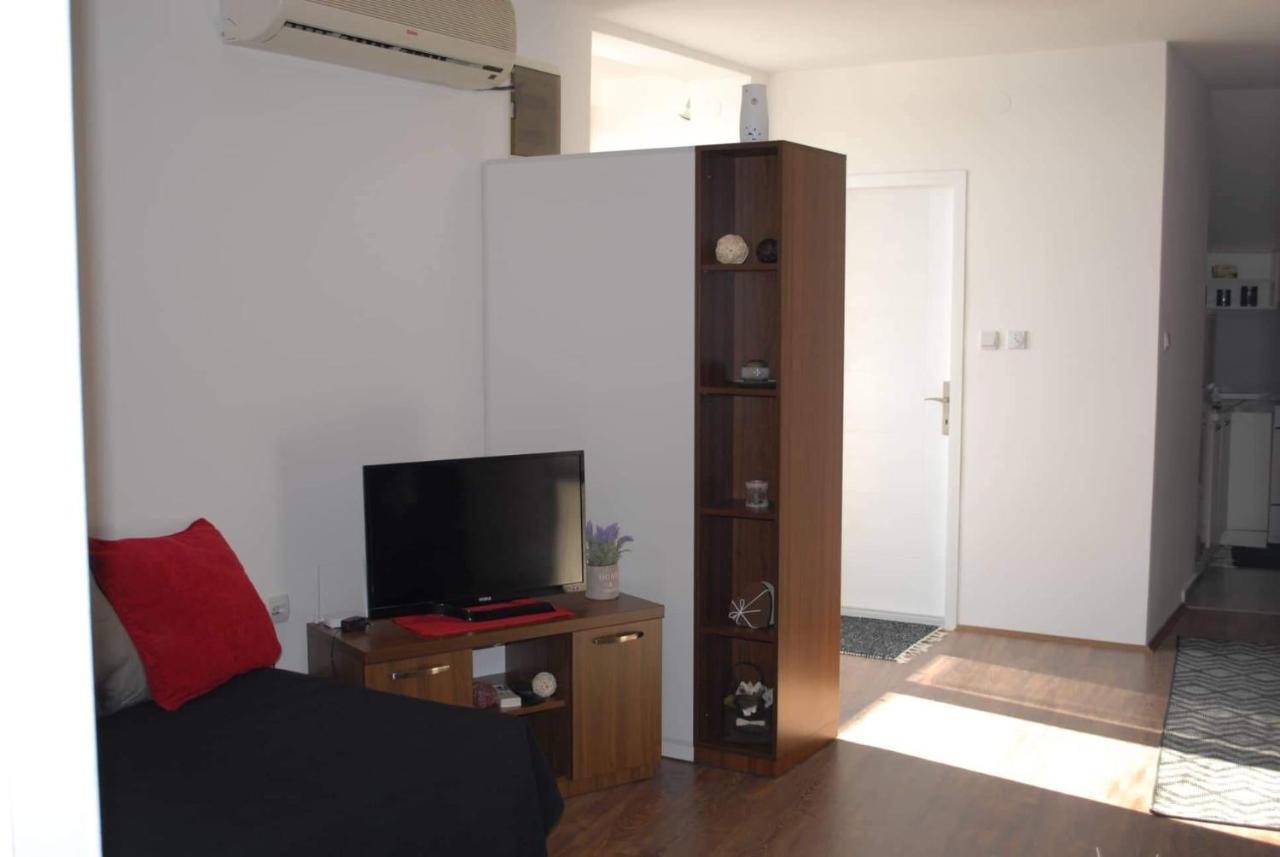 Stan Na Dan - Apartman Djordjevic Враня Екстериор снимка